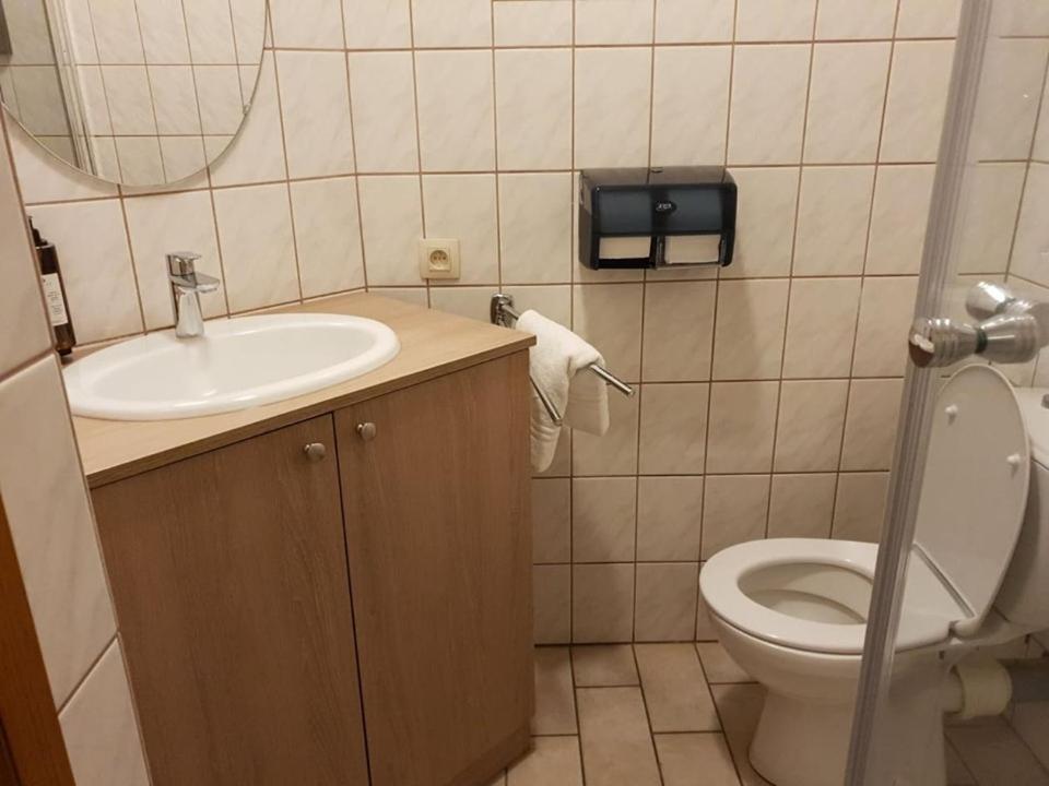 Au Central Alle Luaran gambar